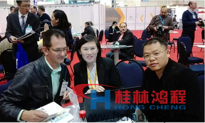 桂林鴻程磨粉機外貿(mào)業(yè)務(wù)員五一在國外與客戶洽談 桂林鴻程磨粉機外貿(mào)業(yè)務(wù)員五一在國外與客戶洽談