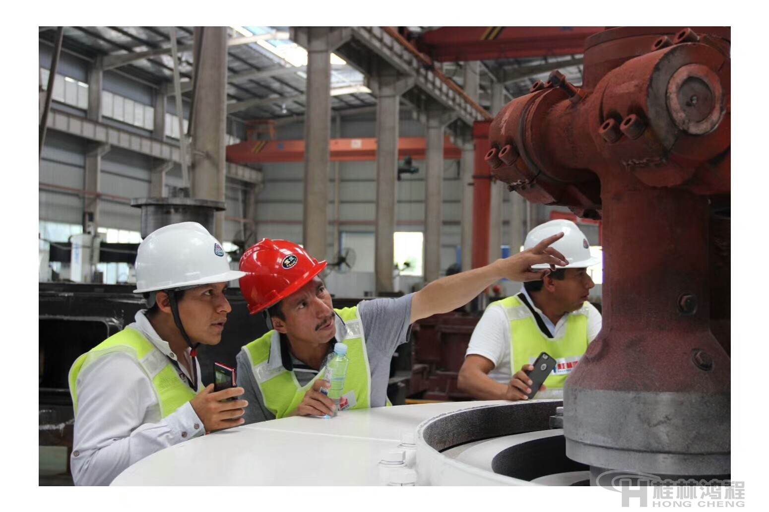 桂林鴻程磨粉機生產基地迎接中美洲礦業考察團參觀 桂林鴻程磨粉機生產基地迎接中美洲礦業考察團參觀