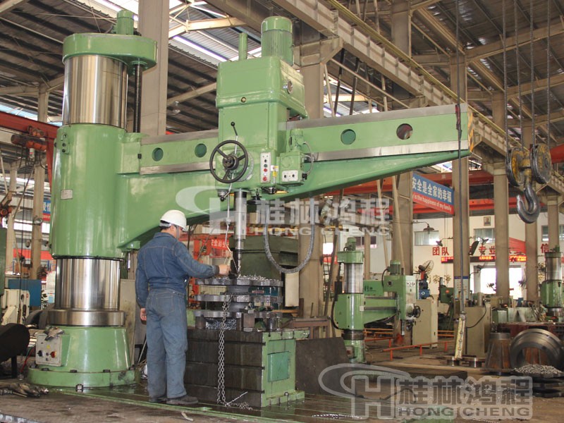 雷蒙機生產(chǎn)流程三:精工打磨 雷蒙機生產(chǎn)流程三:精工打磨