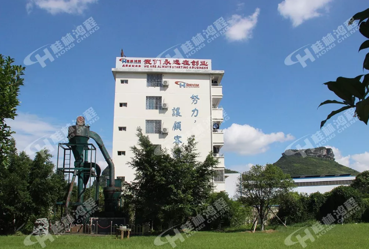 小型礦石磨粉機在哪里能買到? 到桂林鴻程磨粉機生產(chǎn)基地 小型礦石磨粉機在哪里能買到? 到桂林鴻程磨粉機生產(chǎn)基地