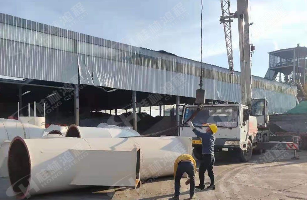第5臺(tái)HLM煤矸石煅燒高嶺土立磨早上抵達(dá)內(nèi)蒙古某工廠 第5臺(tái)HLM煤矸石煅燒高嶺土立磨早上抵達(dá)內(nèi)蒙古某工廠