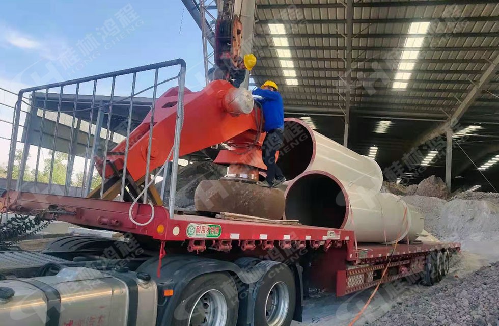 高嶺土立磨第5臺(tái)抵達(dá)客戶現(xiàn)場(chǎng) 高嶺土立磨第5臺(tái)抵達(dá)客戶現(xiàn)場(chǎng)