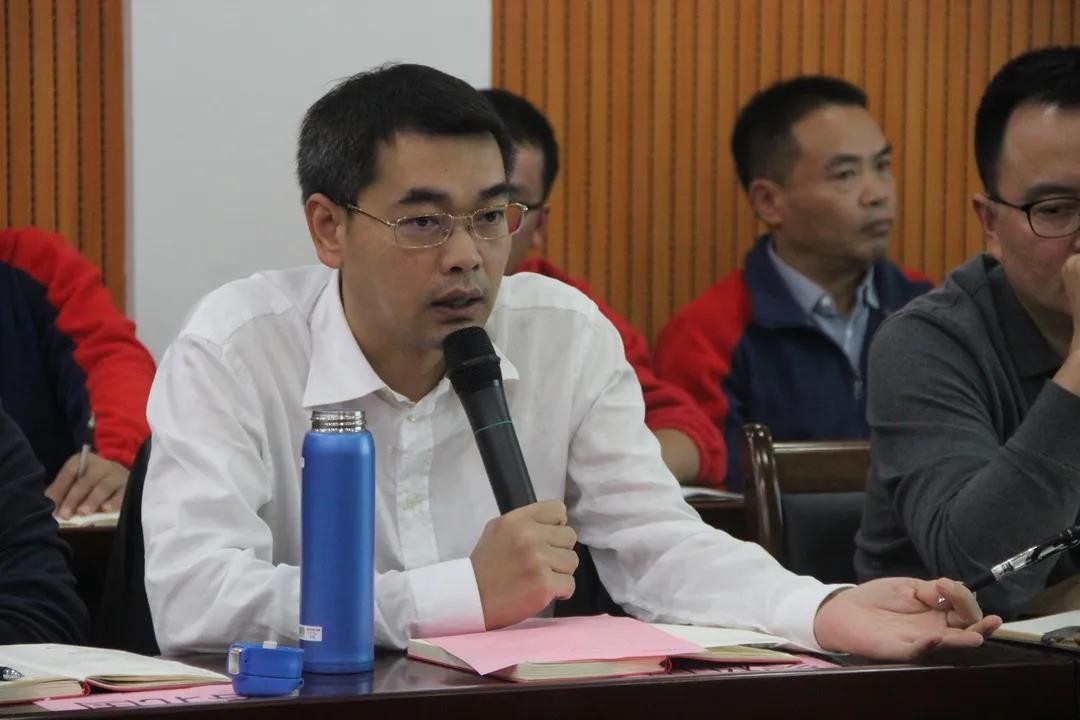 桂林鴻程集團老總董事長容棟國發(fā)言 桂林鴻程集團老總董事長容棟國發(fā)言